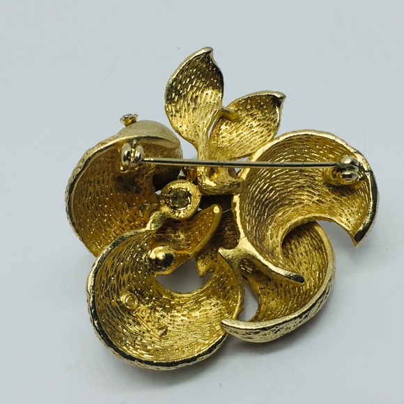 60s CORO Gold-Tone Leaves & Berries Brooch/Pin - Picture 3 of 8